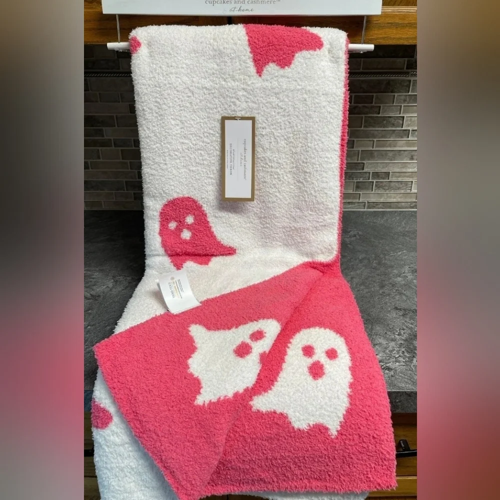 CUPCAKES AND CASHMERE VIRAL PINK/WHITE GHOST BLANKET